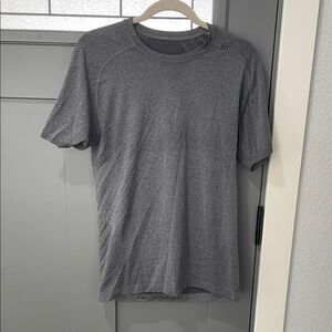 lululemon athletica Men's Heathered Gray Short Sleeve Performance Tee